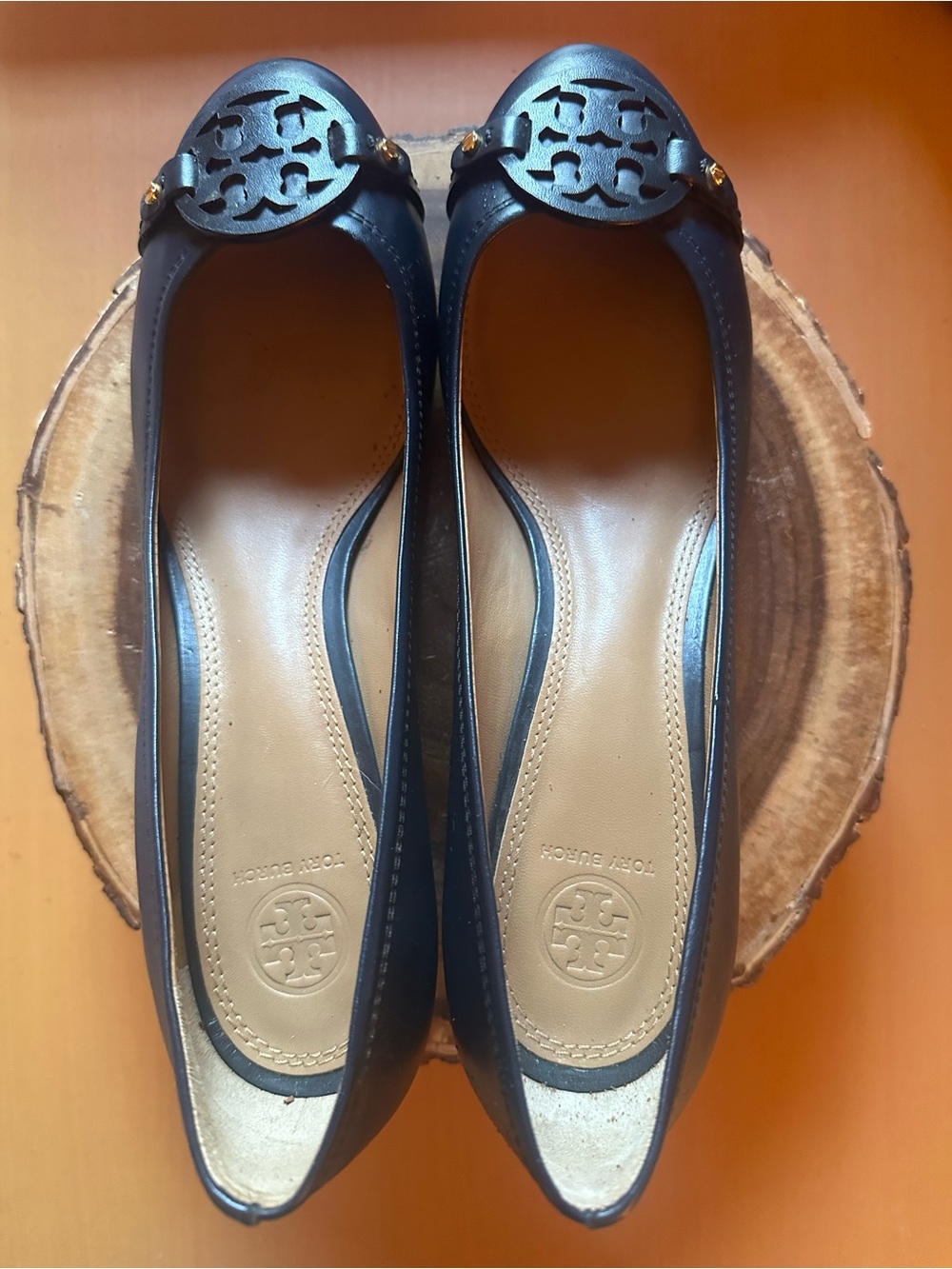 Authentic Tory Burch Navy Blue Leather Logo Cutout Pumps Size 10 M